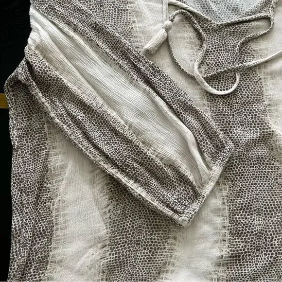 Sara Studio Blouse w/tasseled Tie 3/4 Sleeves Size XL Brown/Tan Print - EUC - Picture 8 of 9